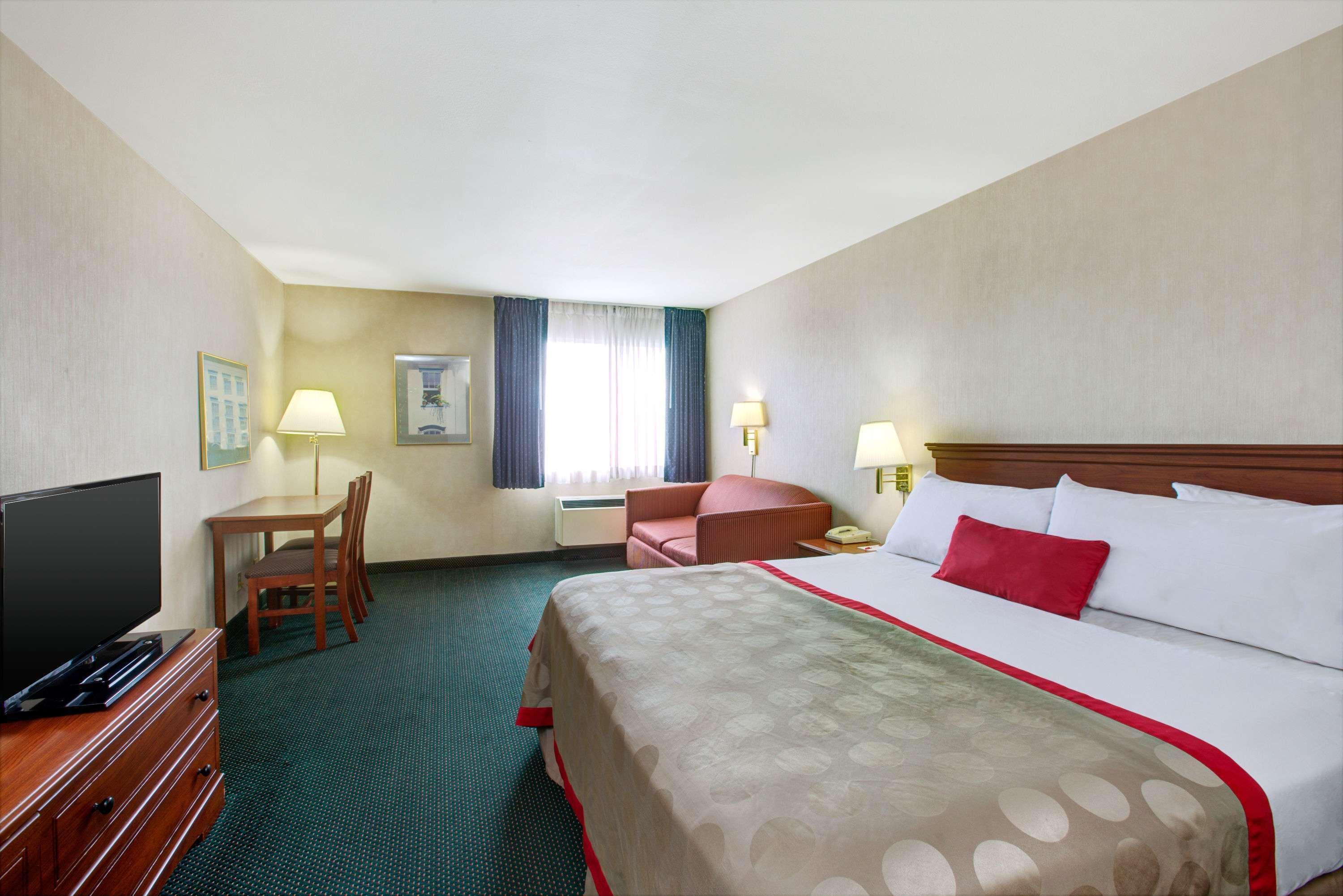 Ramada By Wyndham Hawthorne/Lax Hotel Екстериор снимка