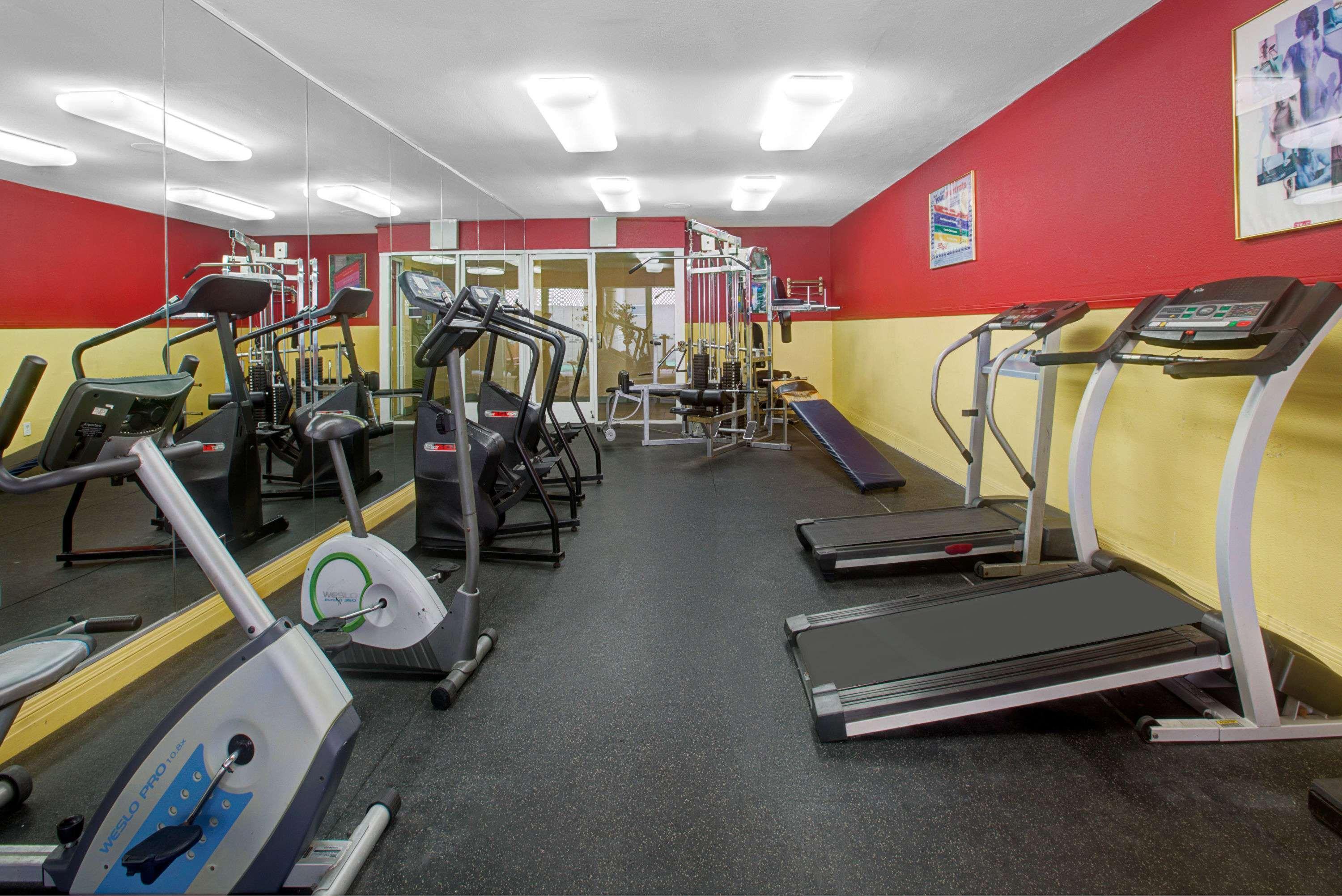 Ramada By Wyndham Hawthorne/Lax Hotel Екстериор снимка
