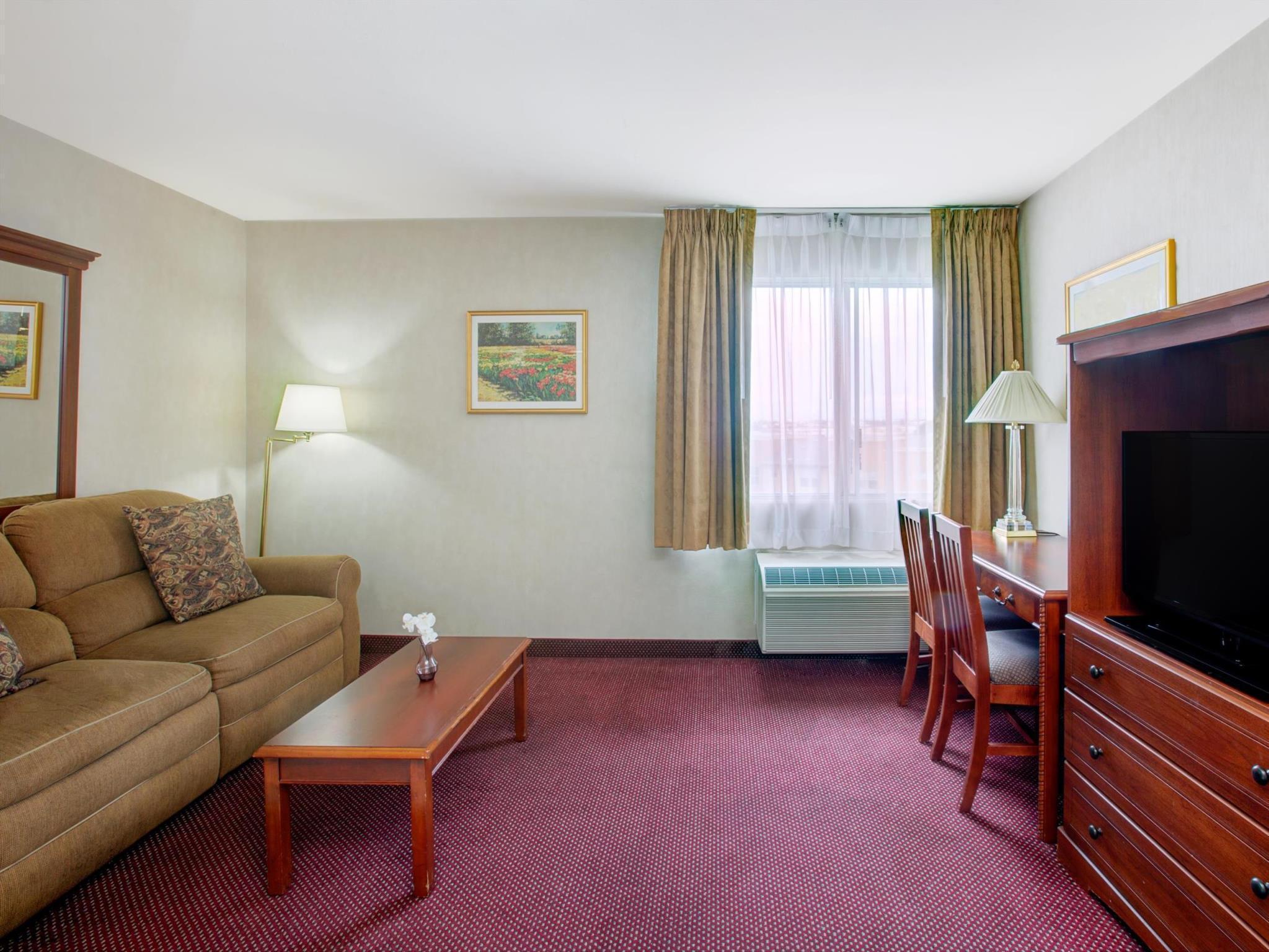 Ramada By Wyndham Hawthorne/Lax Hotel Екстериор снимка