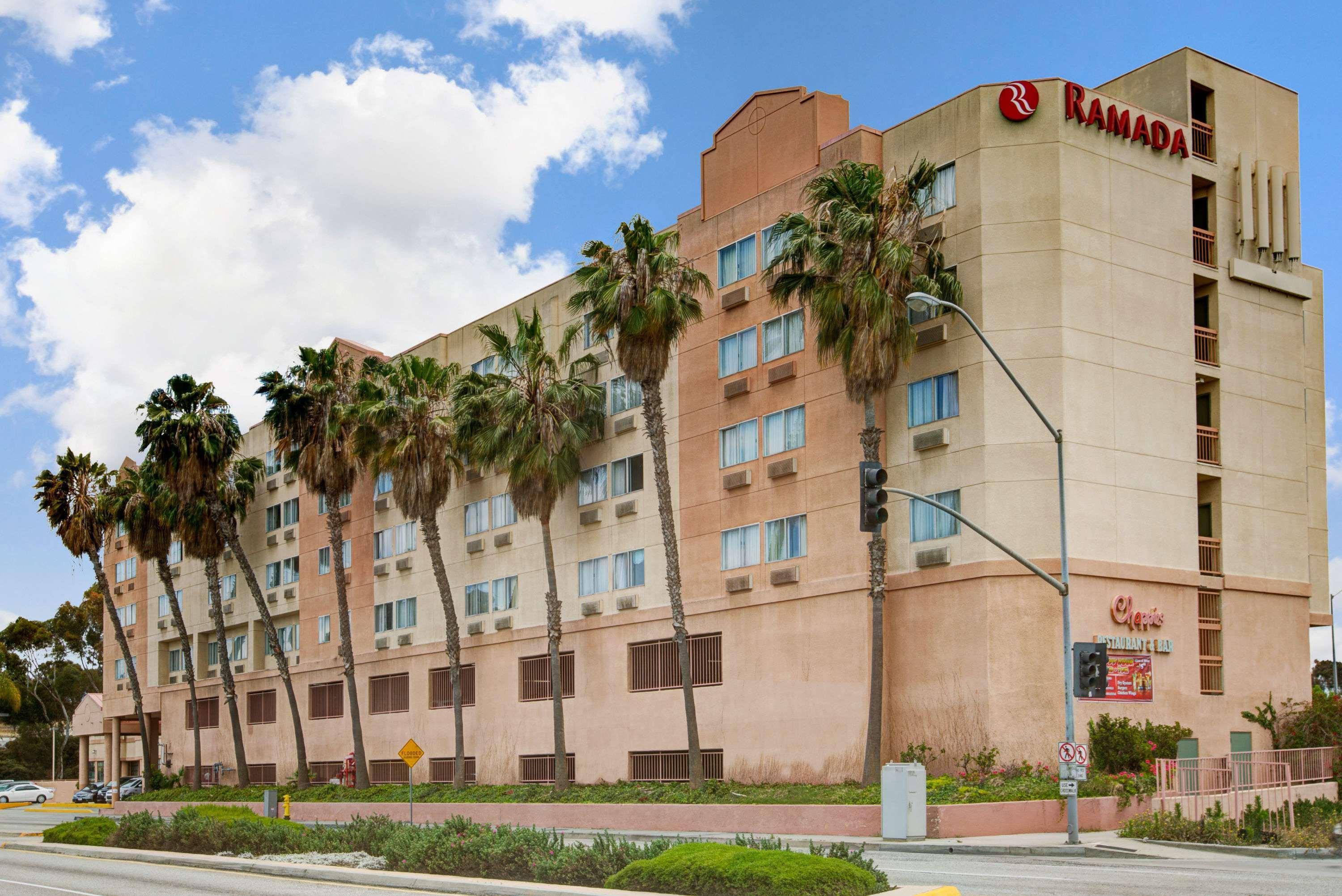 Ramada By Wyndham Hawthorne/Lax Hotel Екстериор снимка
