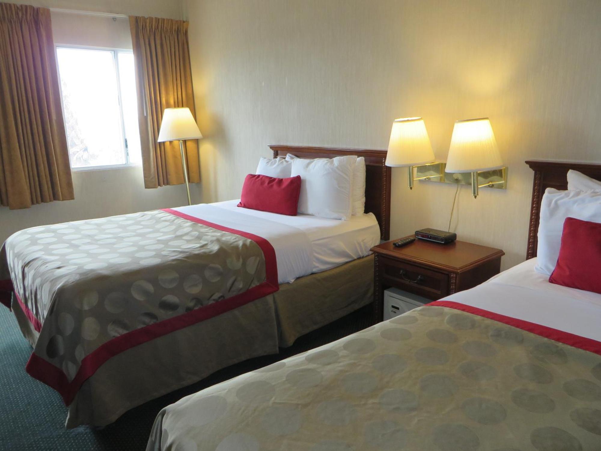 Ramada By Wyndham Hawthorne/Lax Hotel Стая снимка